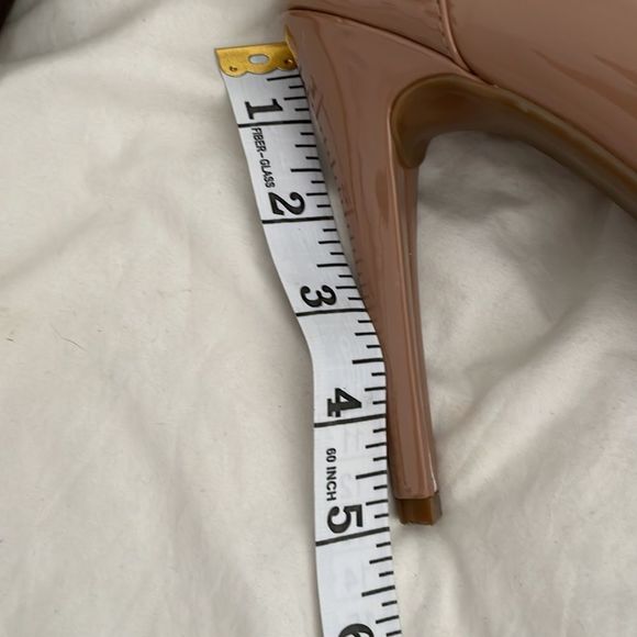 Marc fisher taupe, high heel peep toes, size 8 - Picture 4 of 5